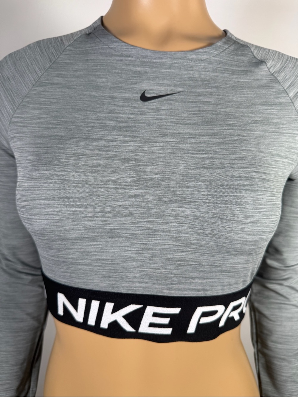 Nike Pro Women’s Size Small Dri-Fit Long Sleeve Cropped Top - Picture 2 of 8